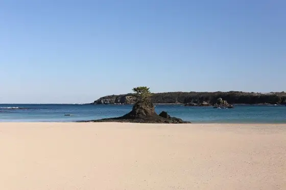 シンボルはこの岩！