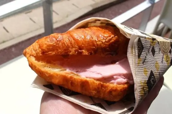 クロワッサンにもはさみます