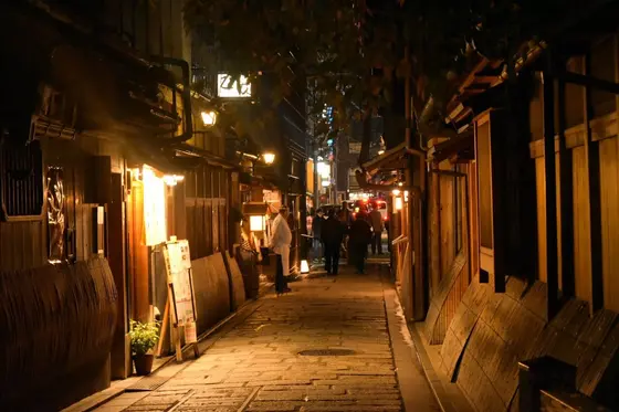 日が暮れると、、
