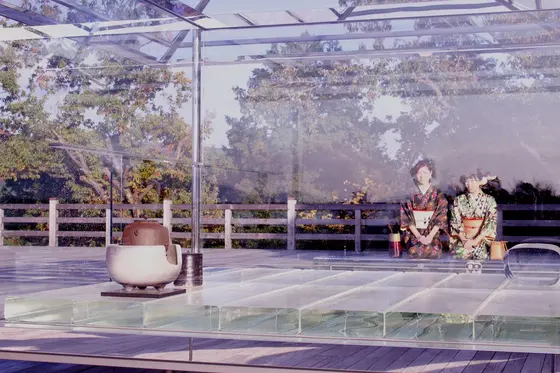 ガラスの茶室②