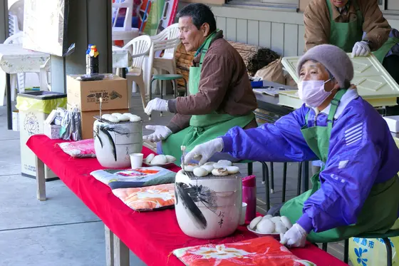 おばあちゃんが焼くお餅