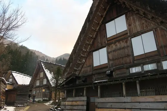 合掌造りの建物群