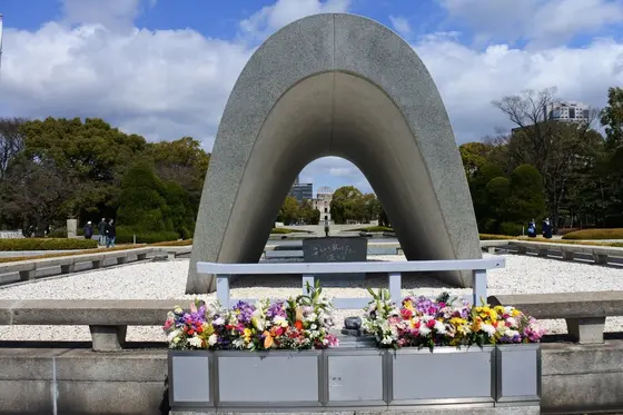 広島平和都市記念碑