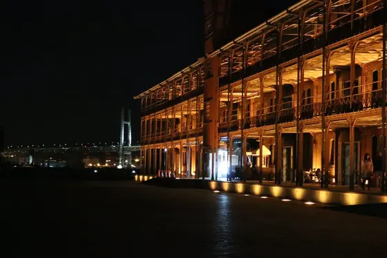 なかなか素敵な夜景。うかびあがる感じです。