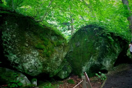 双子岩