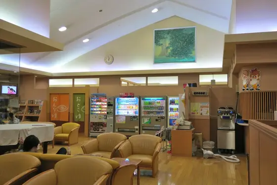 快適な広々とした館内