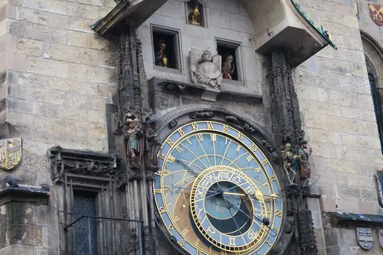 1410年から時を刻み続けるからくり天文時計。毎正時に動きます！