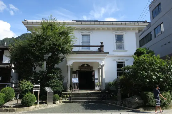 所々洋館が建っている