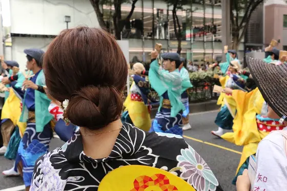 道路脇から目の前で初よさこい✨