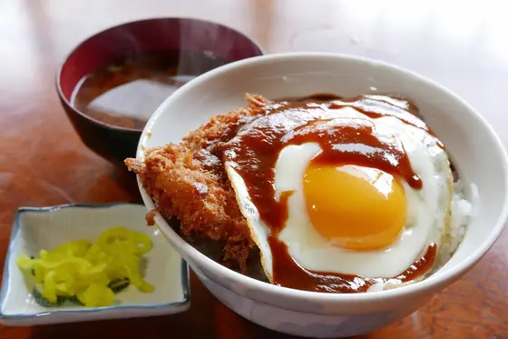 味噌かつ丼は普通サイズ