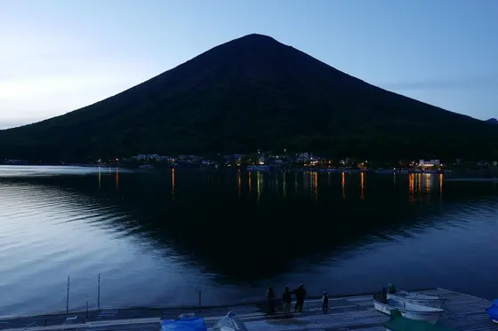 日没後の男体山