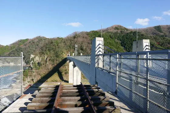 右側が新橋梁