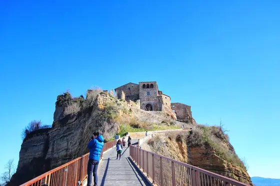 町と町を繋ぐ唯一の橋