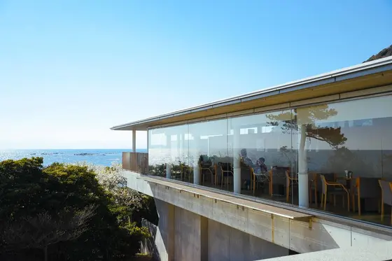 海の見えるカフェレストラン