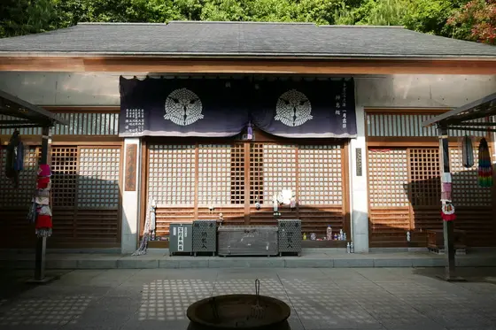 不思議な雰囲気の本堂