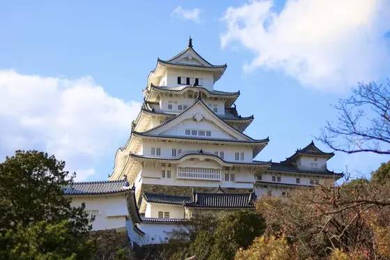 姫路城（横から）