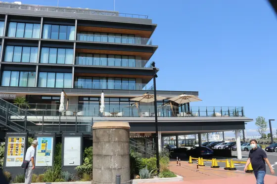 テラスのあるレストランもあります