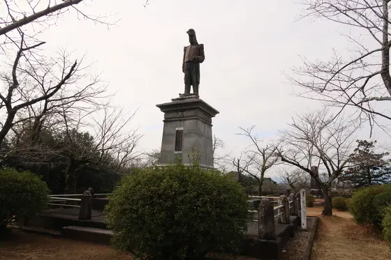 延岡藩主 内藤政挙公の像