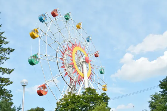 園内には観覧車もあります