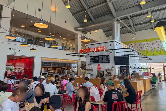 施設内には飲食スペースもあります