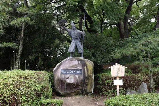 清正公石曳きの像