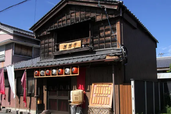 寄席が楽しめる「伊勢河崎 輝輝亭」