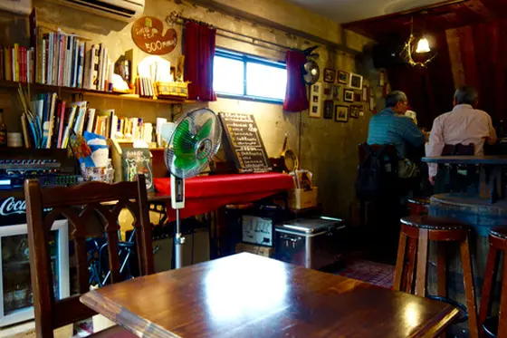 レトロな店内