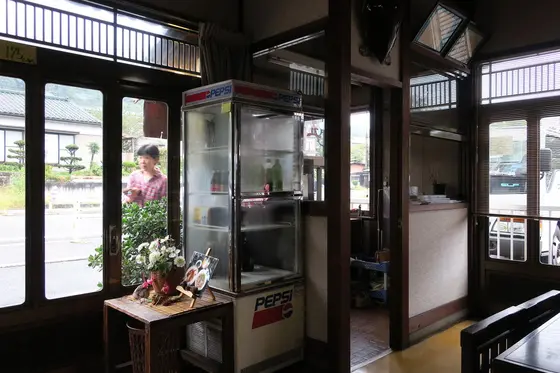 歴史を感じる老舗の店内