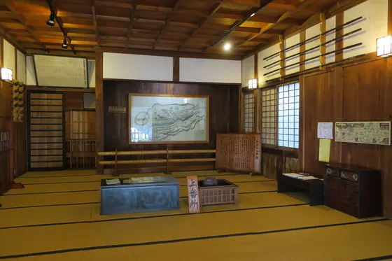 関所の中ですね