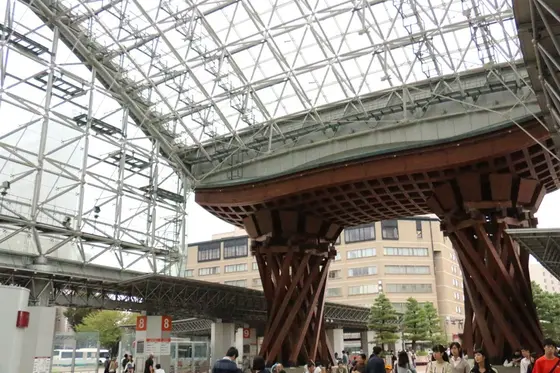駅側から歩いて行くと😳