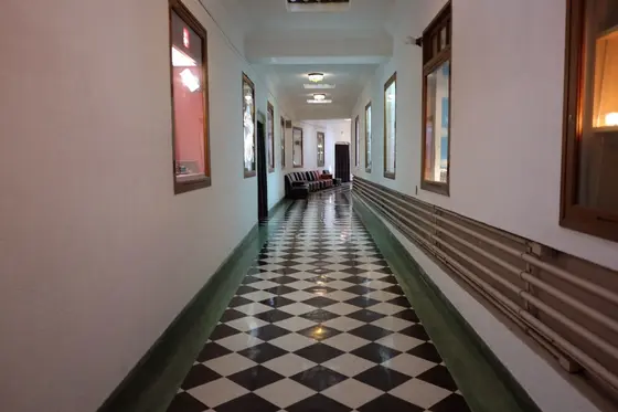 モダンな廊下
