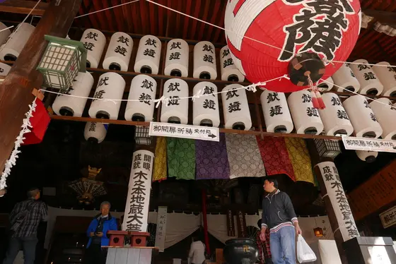 赤い提灯がどーんと