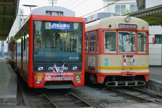 新旧の市内電車