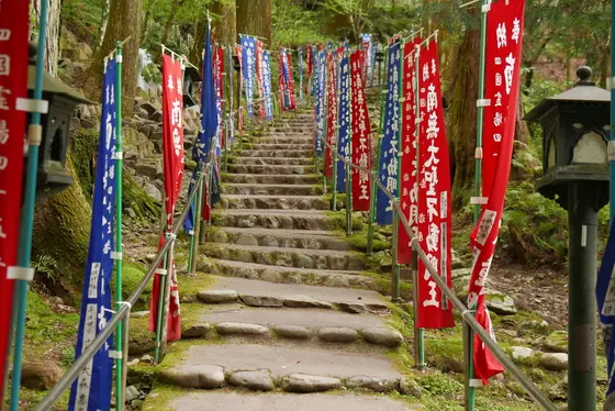 ひたすら石段ですね