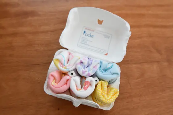 たまごパックのハンカチギフト