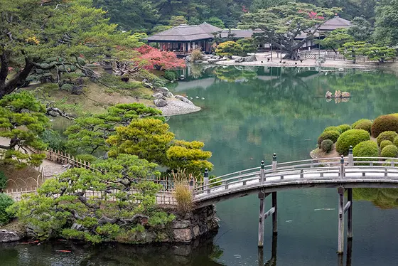 南庭の飛来峰からの眺め