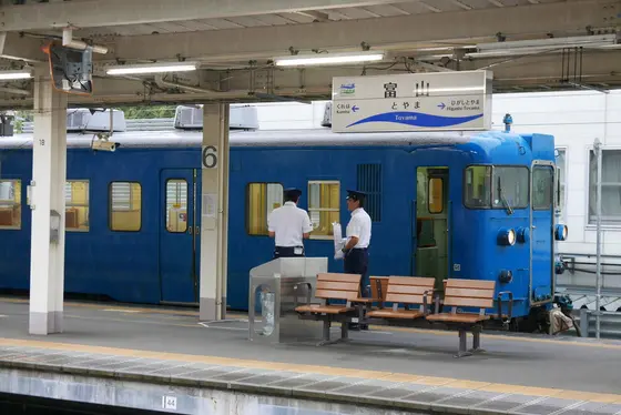 移動中にレトロ車両発見
