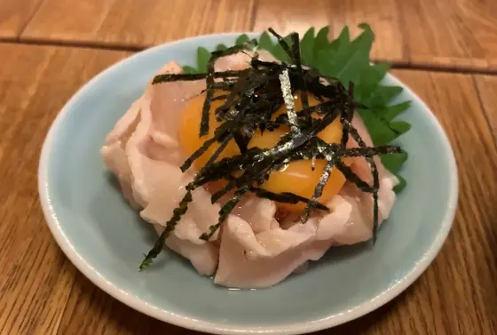 鹿児島産鶏ユッケ 590円