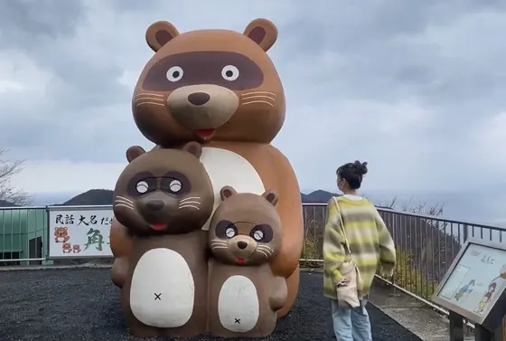 大きな大名だぬきがお出迎え💞