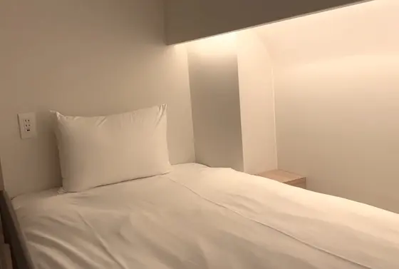 上の段のベット