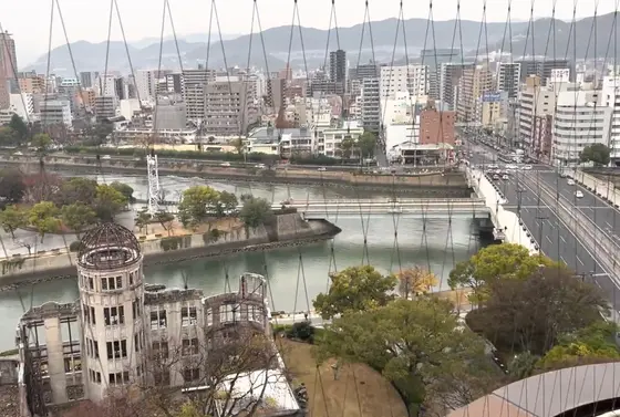 目の前には原爆ドーム