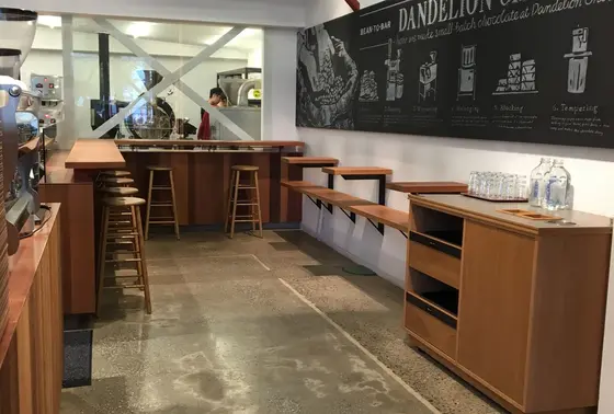 広いカフェコーナー