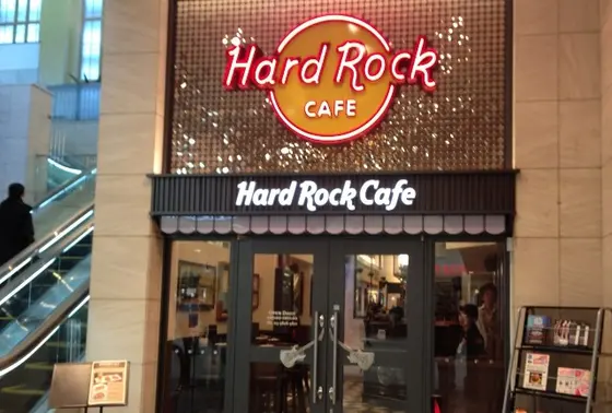 上野駅にハードロックカフェが出店した時は驚きました！
