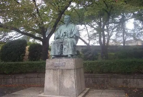 西村捨三翁銅像
