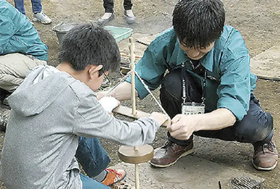 火起こしなどの体験イベントも