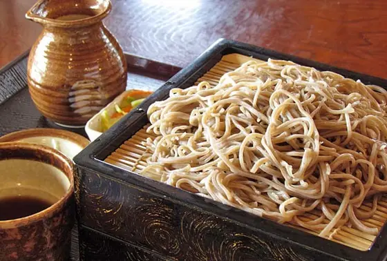 1日10食限定の冷やしとろろそば