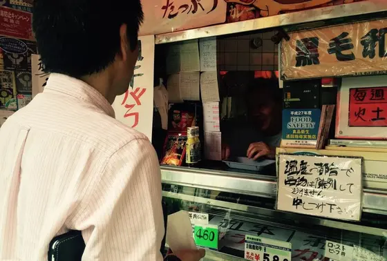 お店の店主は…
