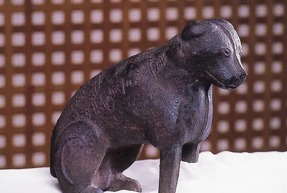 宝物　鉄製狛犬