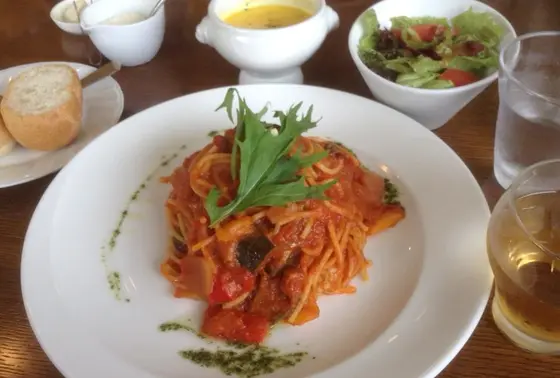 野菜たっぷりトマトソース　パスタランチ