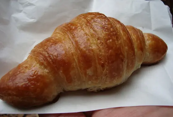 クロワッサン 200円